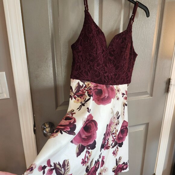 City Vibe Women's Dress / Glitter Burgundy Top with Flowy Floral Bottom / Size 9 - Picture 2 of 3